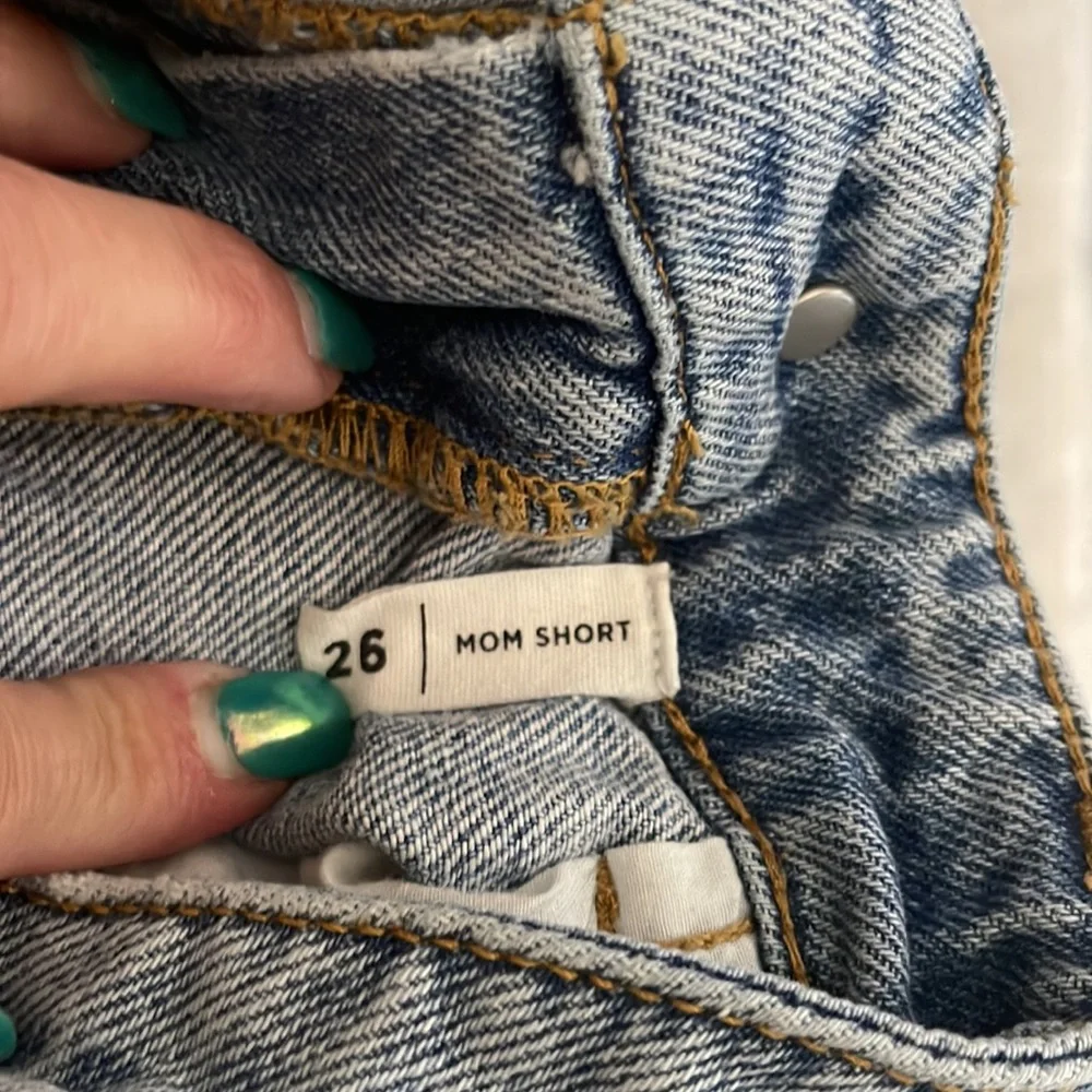 Pacsun Distressed Denim Cuffed Women’s Mom Jean Shorts Size 26 - Picture 6 of 6